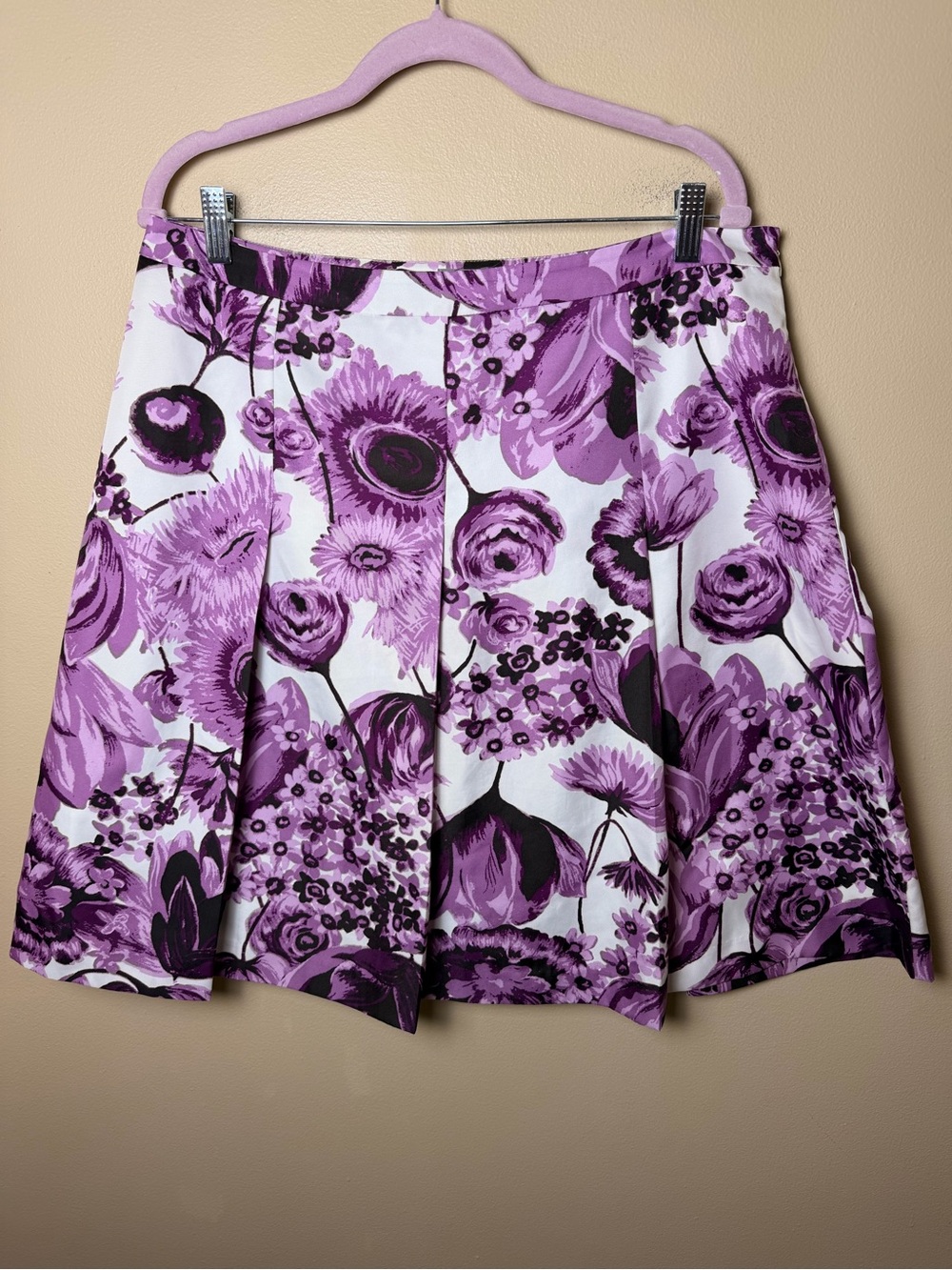 Ann Taylor Purple Floral Pleated Mini Skirt Size 14 EUC - Picture 2 of 6